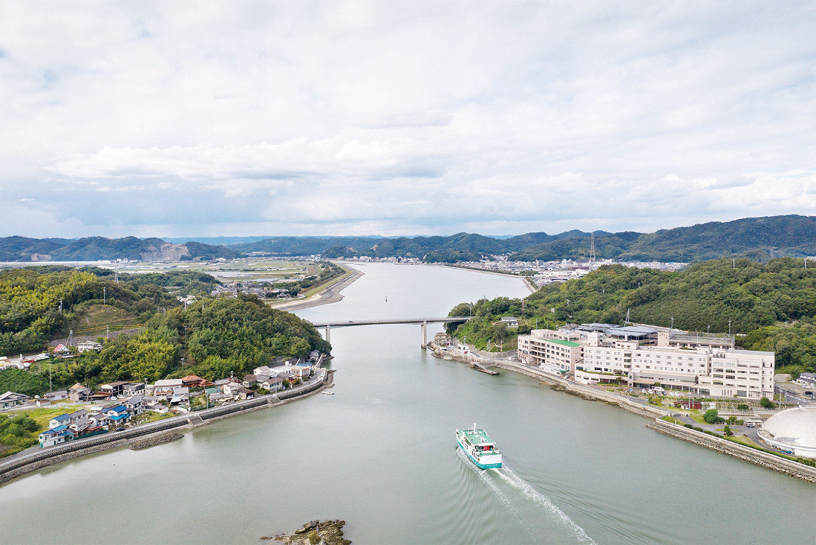 A short train ride from Hiroshima, the city of Kasaoka offers easy access to Japanʼs picturesque Inland Sea.