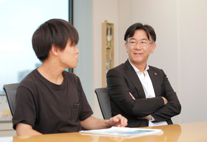 佐藤徳真さんと社長の長谷川拓磨